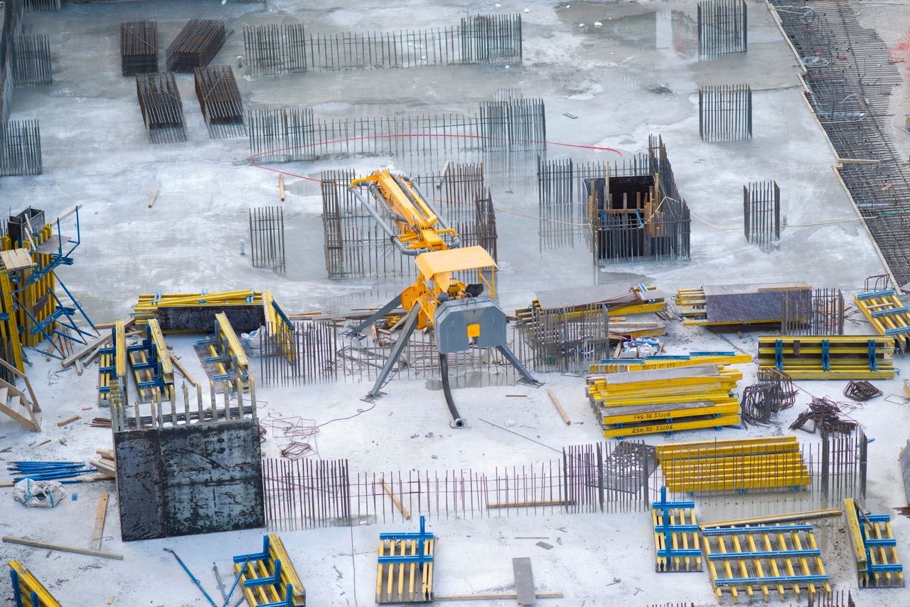 Beton pompası ile temel ve kolon dökümü sahası